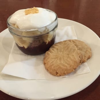 MW Restaurant - Chocolate banana cream pie - New American Near Me - Honolulu, Hawaii