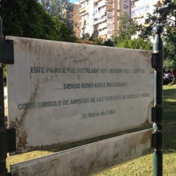 Parque de los Príncipes - Se construyó en 1992, se renovó en 2003, y en 2014 pide un lavado de cara a gritos