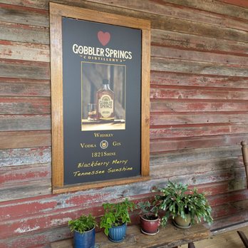 Gobbler Springs - The porch outside. - Whiskey Bars Near Me - Lawrenceburg, Tennessee