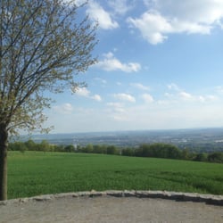 Landhotel Lindenschänke - "Sachsens Hiefel" - diese Aussicht ist nur 250m von der Rockauer Lindenschänke entfernt!