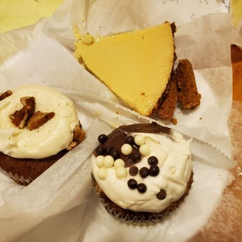 Billy's Bakery - Slice of key lime pie and two cupcakes: carrot cake and crowd pleaser, chocolate and vanilla flavor. - Bakeries Near Me - New York, New York Billy's Bakery - Slice of key lime pie and two cupcakes: carrot cake and crowd pleaser, chocolate and vanilla flavor. - Bakeries Near Me - New York, New York