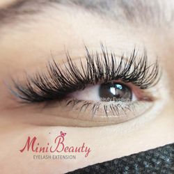 Mini Beauty Eyelash - Hybrid wispy lashes done by mini beauty eyelash