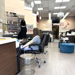 Star Nails - Clean and comfy salon!