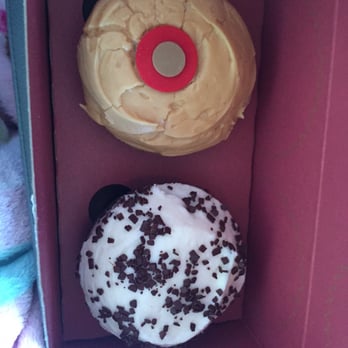 Sprinkles Georgetown - Salted caramel and black and white - Bakeries Near Me - Washington, DC, District of Columbia