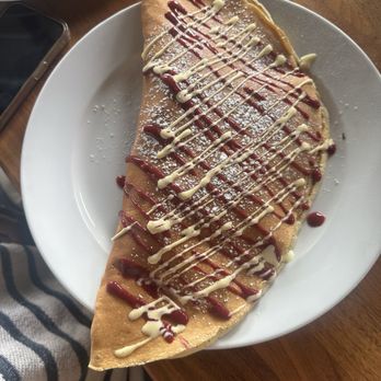 Della Terra Restaurant - Berry crepe - Italian Near Me - Los Angeles, California