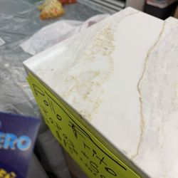 Mi Carbonero - The salsa he dropped on the counter