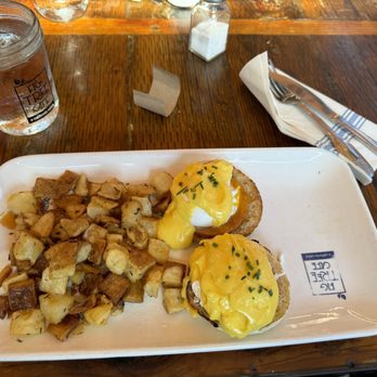 Fig Tree Cafe - Eggs Traditional Benedict - Breakfast & Brunch Near Me - San Diego, California Fig Tree Cafe - Eggs Traditional Benedict - Breakfast & Brunch Near Me - San Diego, California