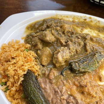 El Huarachito - I got the Guisado del Dia Costillas en Chile verde (ribs in green Chile) it comes with rice & beans and tortillas. - Mexican Near Me - Los Angeles, California El Huarachito - I got the Guisado del Dia Costillas en Chile verde (ribs in green Chile) it comes with rice & beans and tortillas. - Mexican Near Me - Los Angeles, California