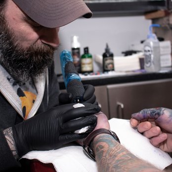 Belfast City Skinworks - TommyGunn tattooing some thumbs - Tattoo Near Me - Belfast, BFS Belfast City Skinworks - TommyGunn tattooing some thumbs - Tattoo Near Me - Belfast, BFS