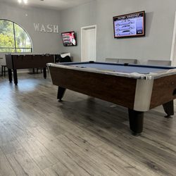 Orange Hand Car Wash - The upstairs lounge area