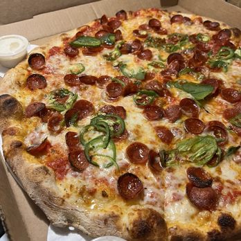 Pizza Tascio - 18" Spicy Pepperoni Round Pizza - Pizza Near Me - Kansas City, Missouri Pizza Tascio - 18" Spicy Pepperoni Round Pizza - Pizza Near Me - Kansas City, Missouri