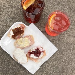 Corner Pub - Negroni, Sardi spritz...