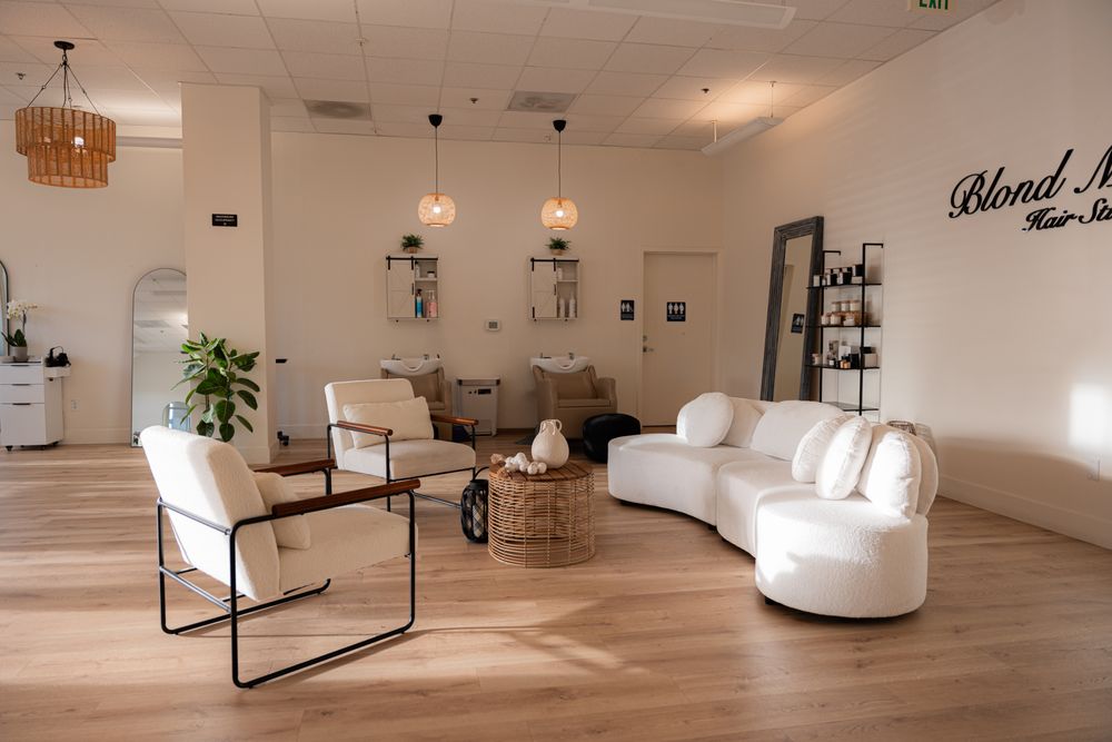 Blond Me Hair Studio Logo