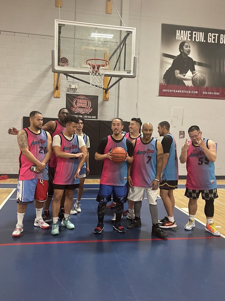 SPORTSHOUSE Updated September 2024 80 Photos & 90 Reviews 3151 Edison Way, Redwood City