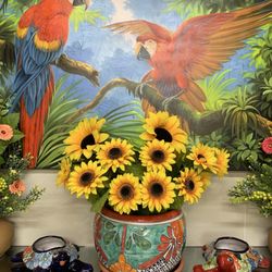 Tacos Mirasol - Colorful Decor