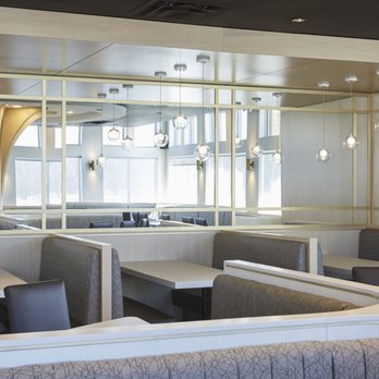 Restaurant Dinty's - a view of the dining area - Canadian (New) Near Me - Aylmer, Quebec