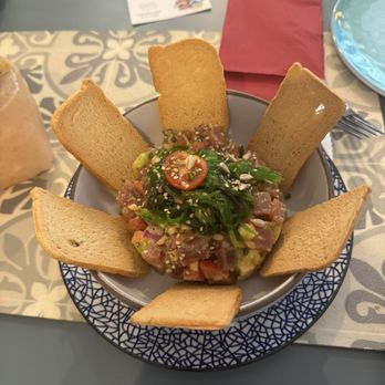 El Gastronauta - Tuna Tartar - Gastropubs Near Me - Málaga, Massachusetts