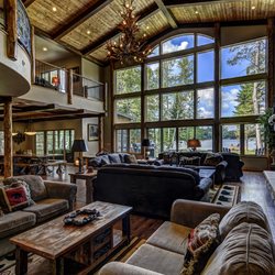 Whispering Pines Lodge - Living Room