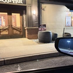Pizza Hut - The restaurant open not serving orders that have already been taken