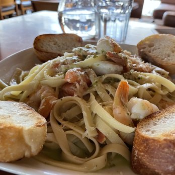 Omonia Cafe - Shrimp Fettuccine - Bakeries Near Me - Brooklyn, New York