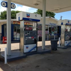 Corner Mart - Their restroom, inside and gas pumps are really clean.