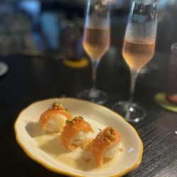 Inman Social - Salmon nigiri