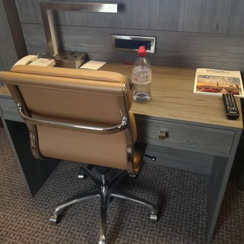 Holiday Inn Hotel Sheffield - Desk area in the room - Hotels Near Me - Sheffield, XSY
