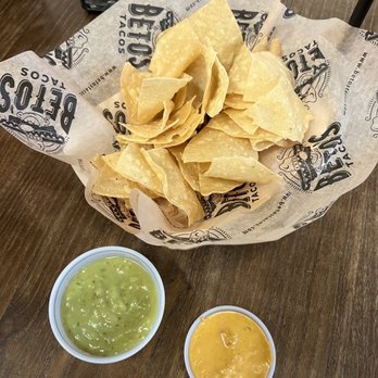 Beto's Tacos - Free Chips and Salsa - Tacos Near Me - Suwanee, Georgia