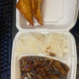 Sweet, spicy and savory satee beef with 2 crab rangoons. Can't be beat!