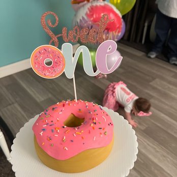 VG's Bakery - It looked amazing for our smash cake photo shoot! - Bakeries Near Me - Knoxville, Tennessee VG's Bakery - It looked amazing for our smash cake photo shoot! - Bakeries Near Me - Knoxville, Tennessee