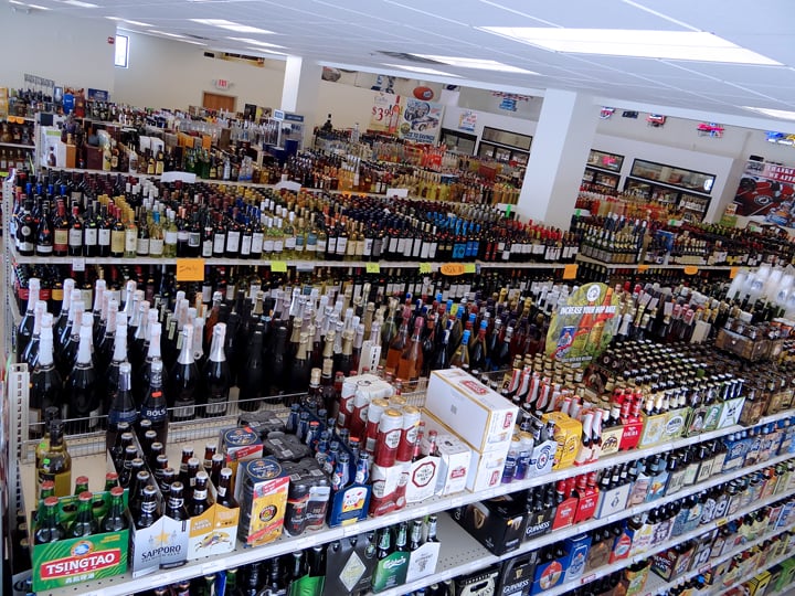 Cameron's Warehouse Liquors Logo