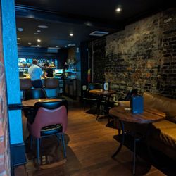 The Vault Martini Bar - Bar to the lwft
