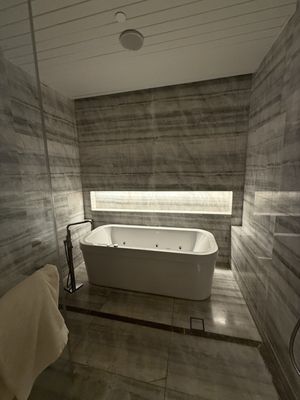 Four Seasons Hotel Singapore by null