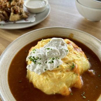Between Us - Curry Hambrug - Breakfast & Brunch Near Me - San Diego, California