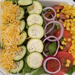 Life Restaurant - Veggie party salad