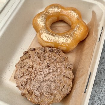 AlimamaTea - Vietnamese Coffee Boba Cream Puff (bottom) and Brulee Mochi Donut (top) - Desserts Near Me - New York, New York AlimamaTea - Vietnamese Coffee Boba Cream Puff (bottom) and Brulee Mochi Donut (top) - Desserts Near Me - New York, New York