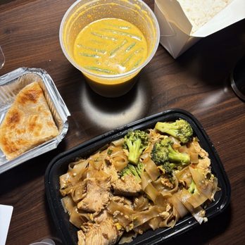 26 Thai Kitchen & Bar - Midtown - Panang ** (GF) + Roti Bread (1 pc) + Pad See Ewe - Thai Near Me - Atlanta, Georgia