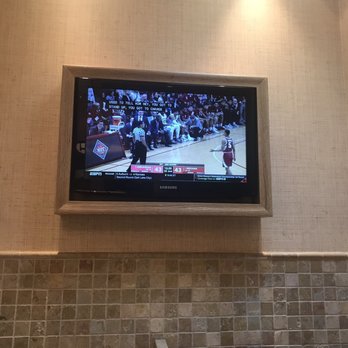 Pasta Prego - Can you imagine a flat screen here - Wine Bars Near Me - Napa, California
