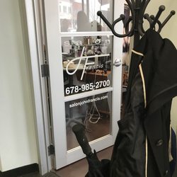 Salon John Francis - Entrance