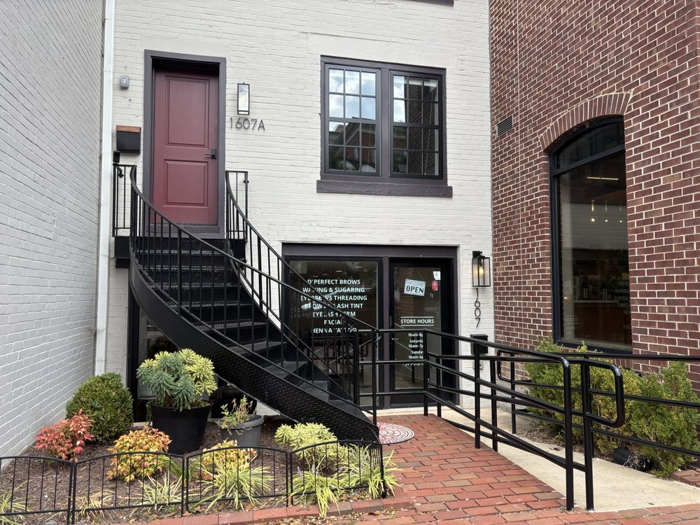 D'Perfect Brows Waxing and Sugaring Logo