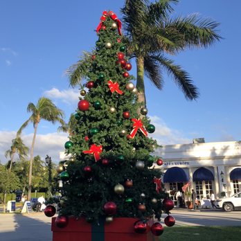 Memorial Fountain Park - Parks Near Me - Palm Beach, Florida