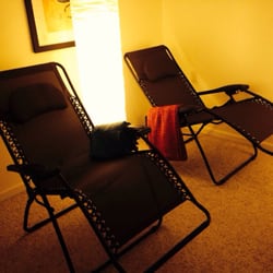 One Needle by Amanda Hanson Acupuncture - Relaxing group acupuncture setting! Drift away!