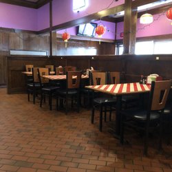 TGI Friday tables