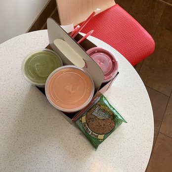 Smoothie King - Small carrot kale dream, passion passport, and berry punch with peanut butter, and zucchni bread - Juice Bars & Smoothies Near Me - Plantation, Florida