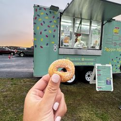 Poppin Minis RI - Mini cinnamon sugar donut