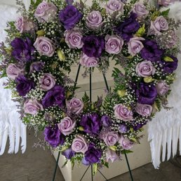 Beautiful angel wing arrangement for a loved one! Beautiful angel wing arrangement for a loved one!