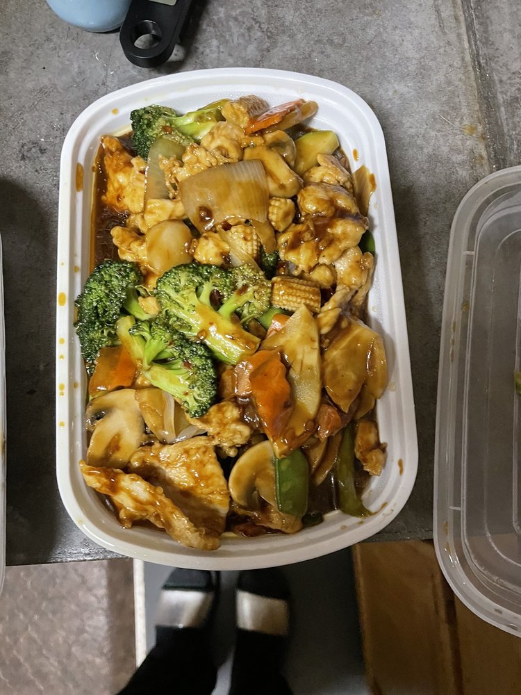 EAST WIND CHINESE FOOD & SUSHI Updated August 2024 29 Photos & 25