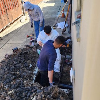 Skilled Plumber - digging - Plumbing Near Me Skilled Plumber - digging - Plumbing Near Me