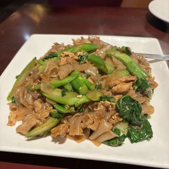 Thai Purple - pad see ew - Thai Near Me - Alhambra, California