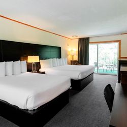 Indian Head Resort - Lakeview Deluxe Guest Room